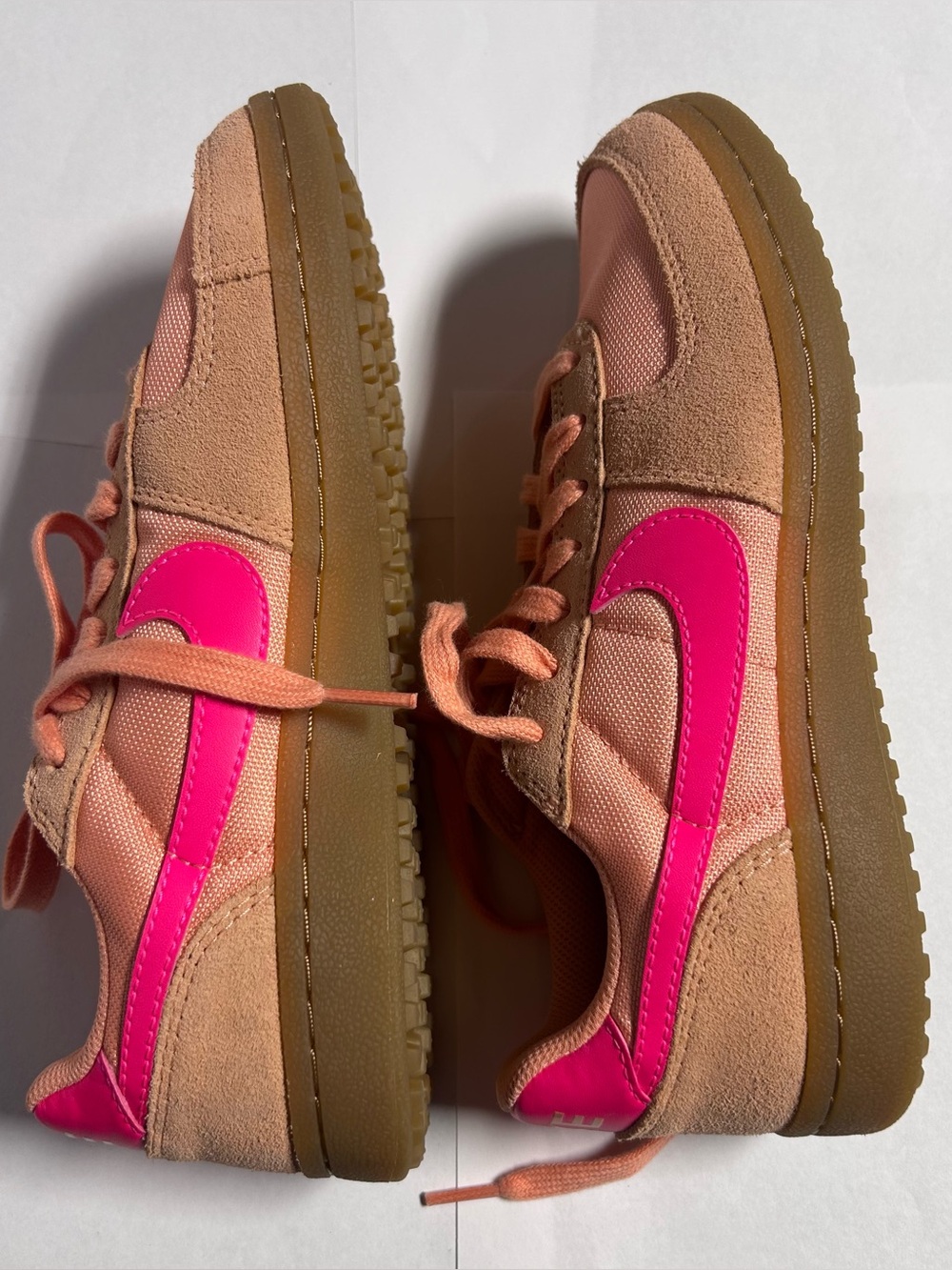NWOT Nike Field General Low sneakers Apricot Agate & Hyper Pink 6Y, Women’s 7.5